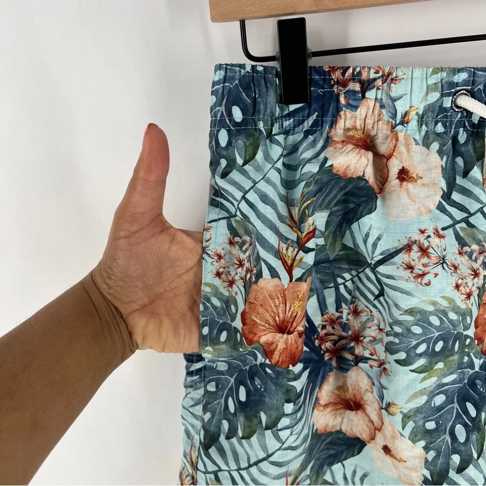 Franks Maui Sky Floral Print Mid Length Swim Trunks Lightweight Quick Dry Size M